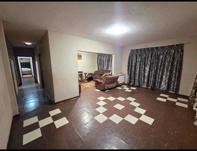 3 BEDROOM PROPERTY TO RENT IN LAUDIUM